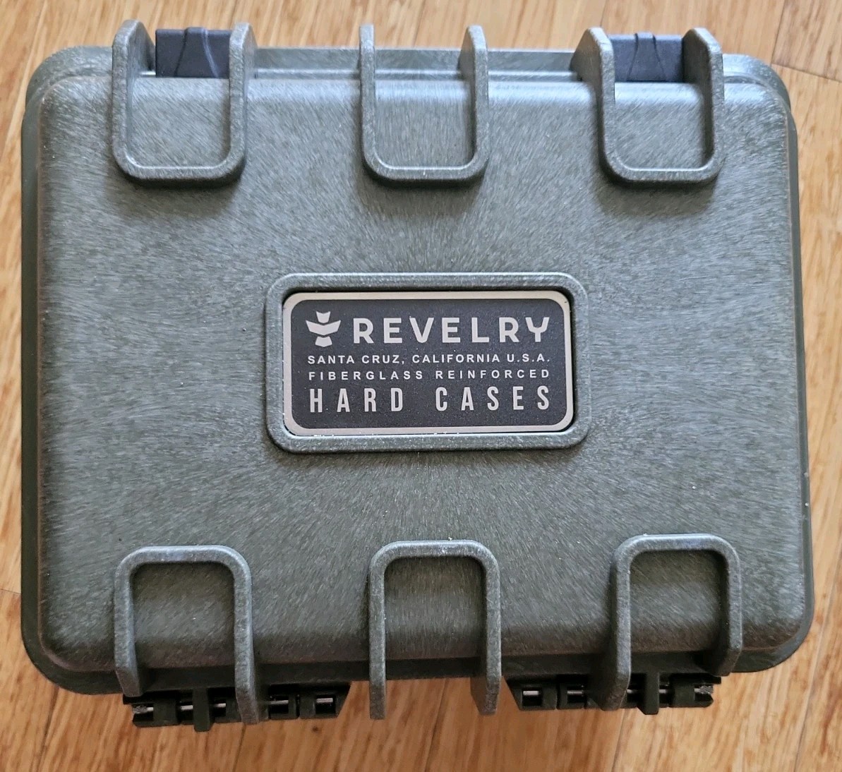 Revelry Hard Case Sensitive Fragile Items 9.5 6.8L EUC