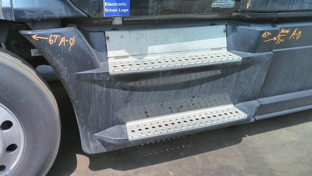 For 2016 FREIGHTLINER CASCADIA 125 SIDE FAIRING Left ,  OH