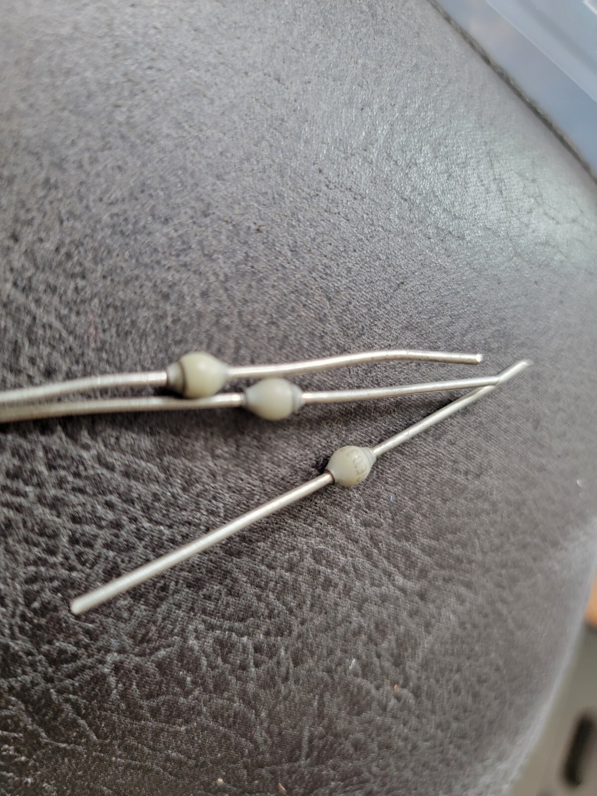 2 NOS GE 032-1  Vintage. Diodes