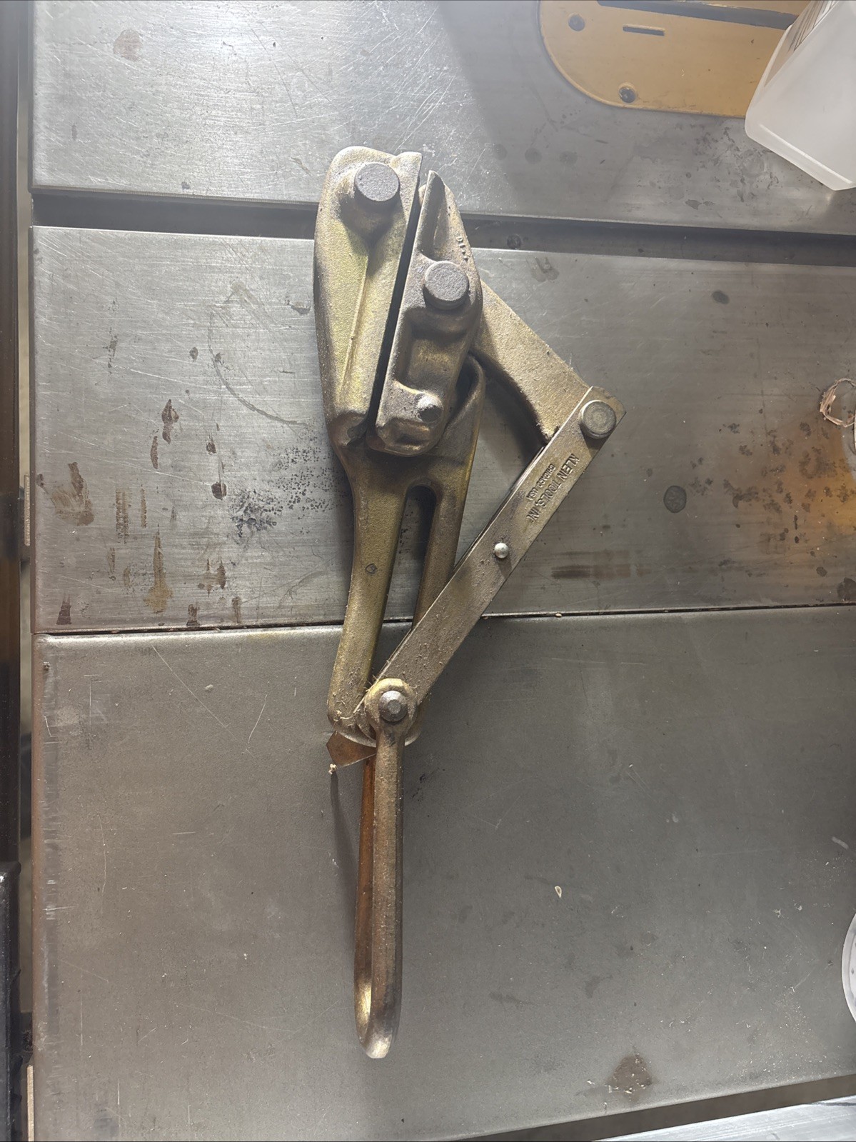 Klein Tools 1656-40 Chicago Grip High Strength 8000lbs Max Weight, Rarely Used