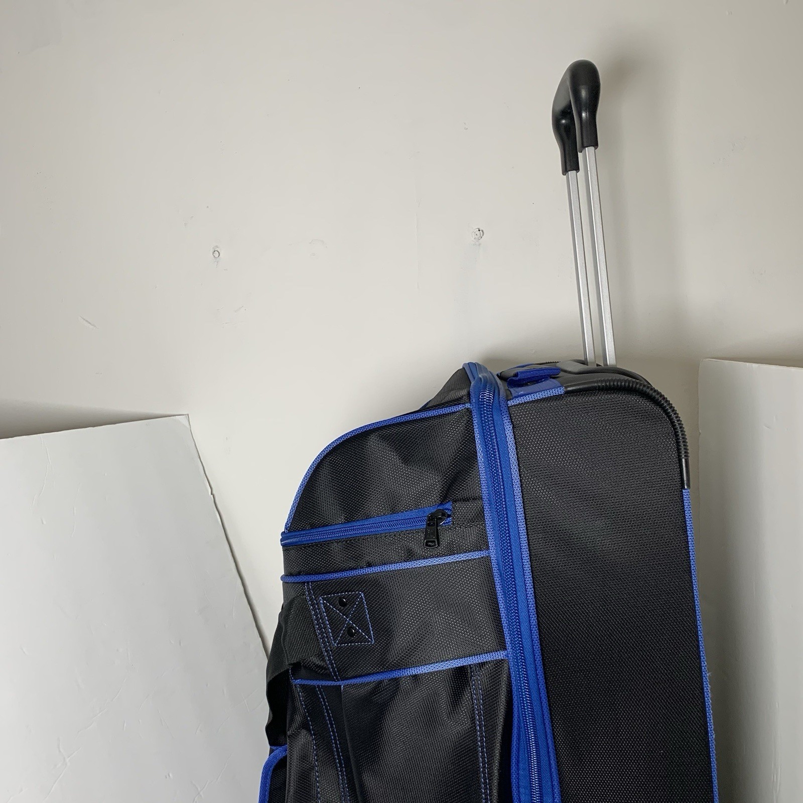 FŪL - Full Split Level Rolling Duffle Luggage Bag with Wheels - Black / Blue