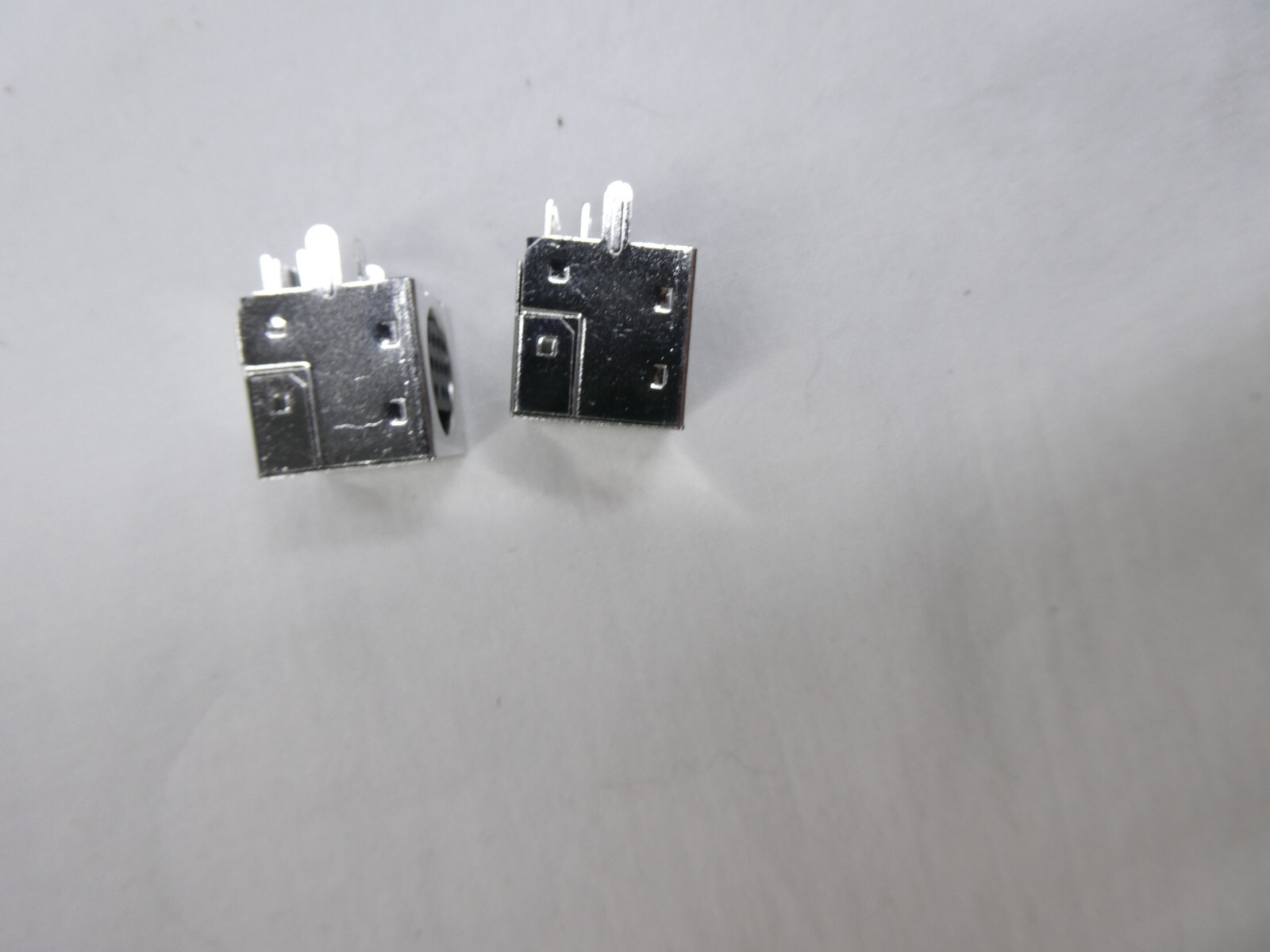 9 Pin Female Mini Din Socket Shield Right Angle A/V Connector Sega Genesis X2