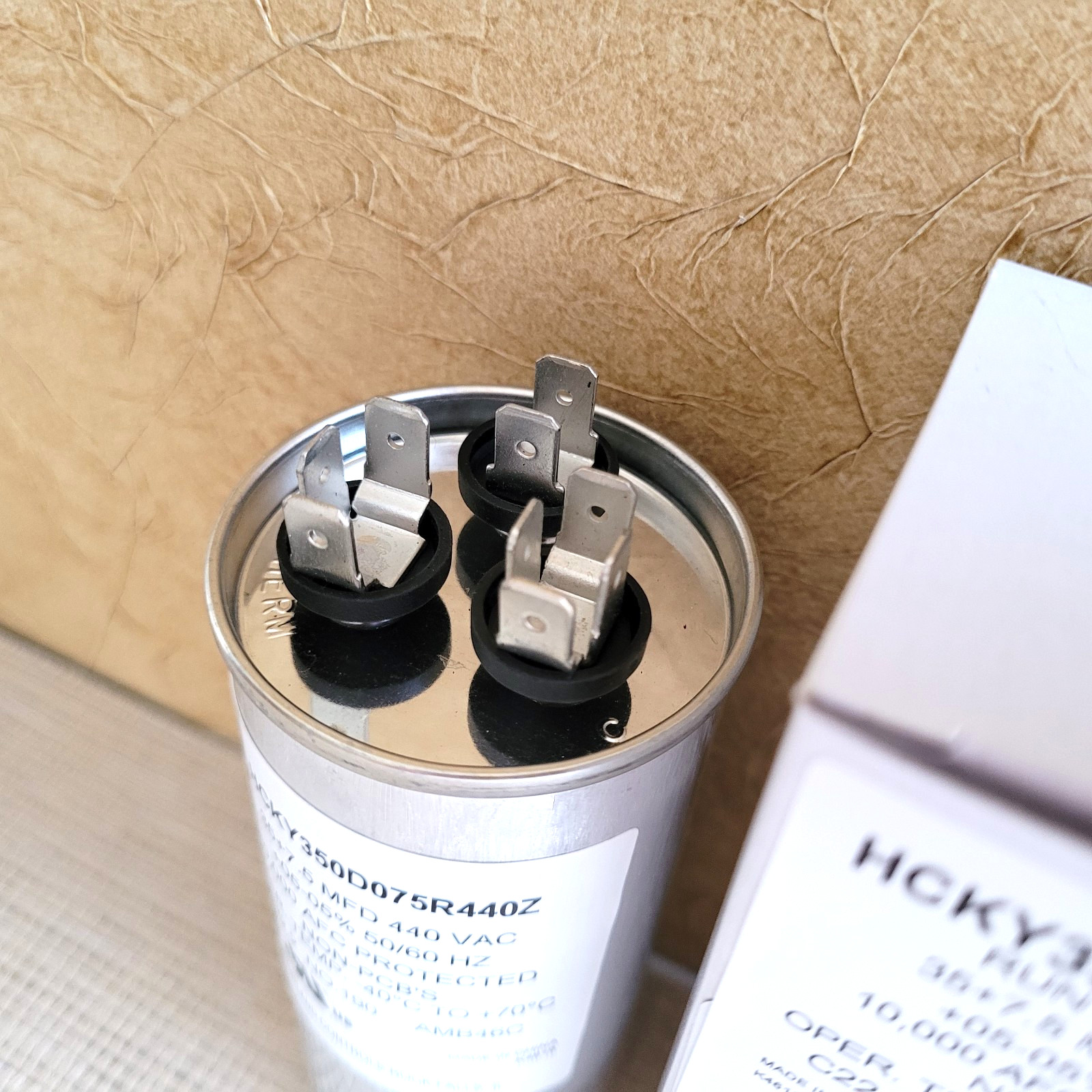 35/7.5 MFD 440VAC Run Capacitor Round Aluminum 50/60 Hz +05-05% Hartland NEW