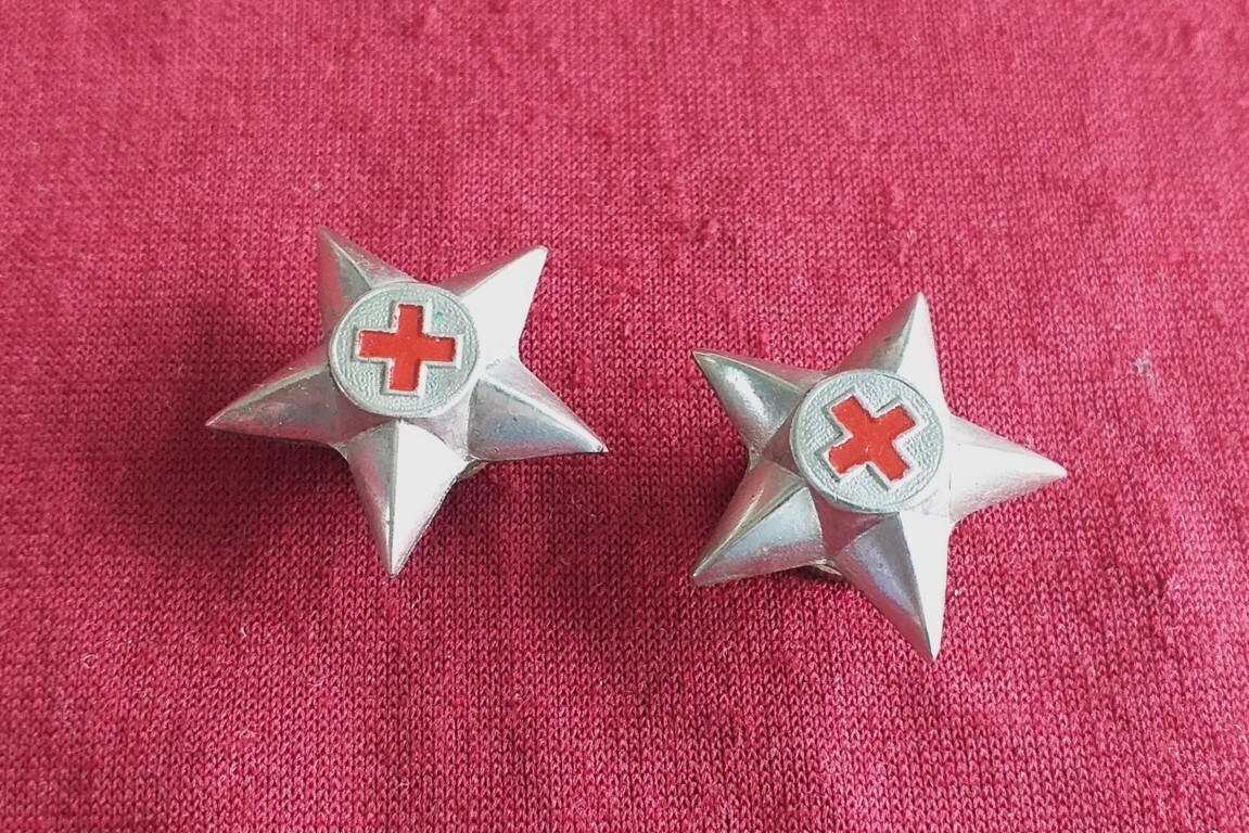 Pair of original WW2 Italian Military Red Cross collar insignia metal stars