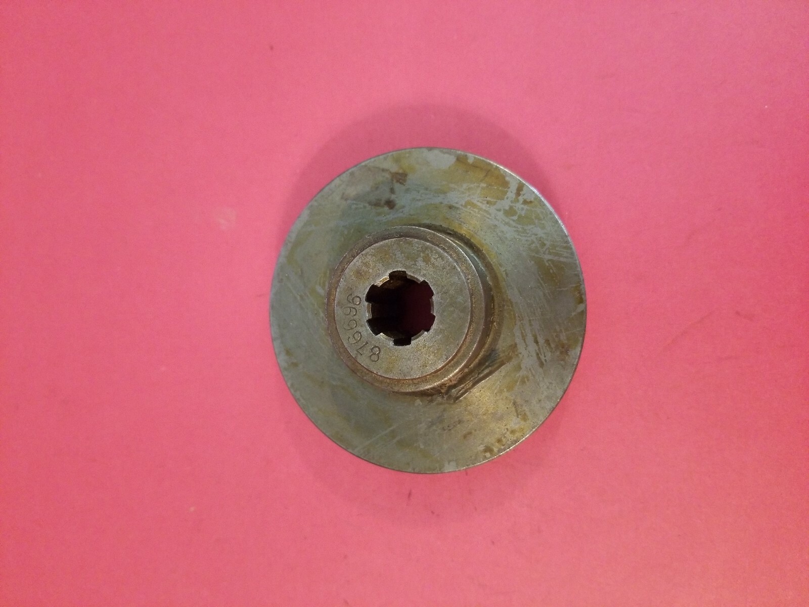 STEEL SPLINE 876696 2 7/8" DIAMETER PULLEY, USED