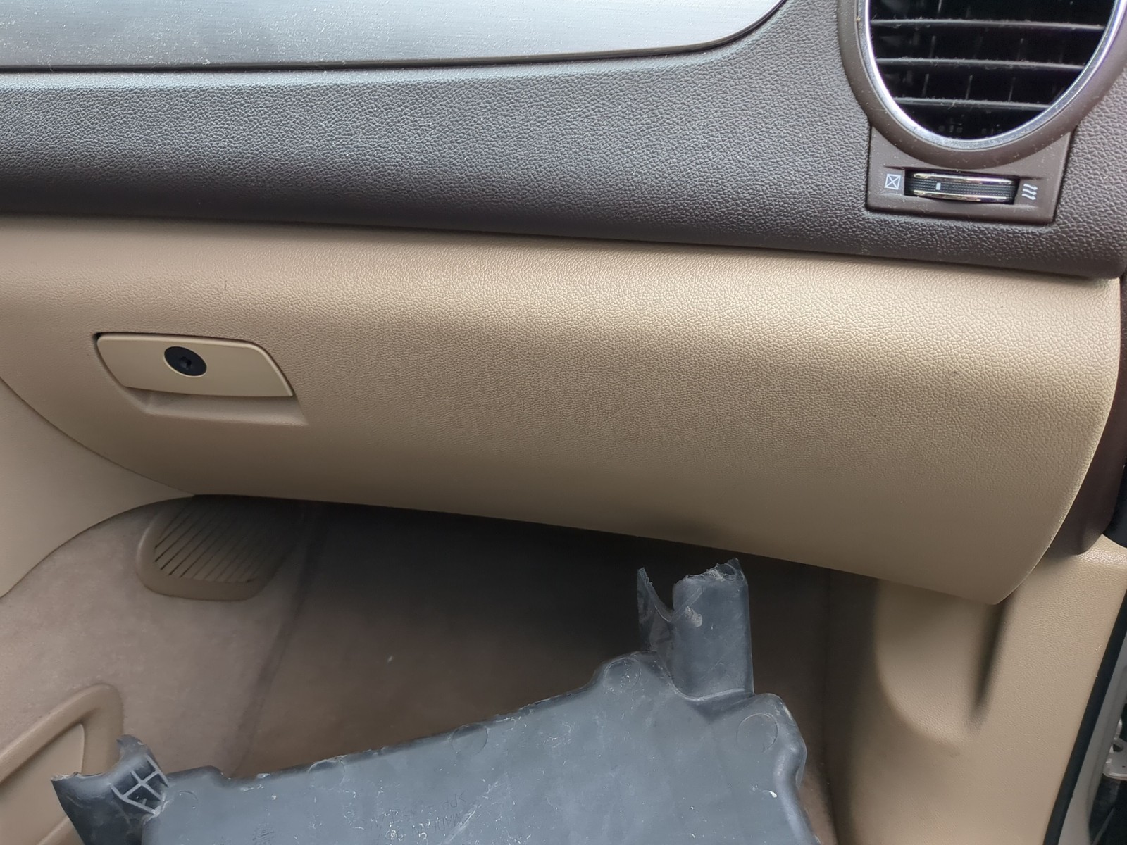 2012 Buick Enclave Passenger Glove Box Door Storage Compartment KQXEW