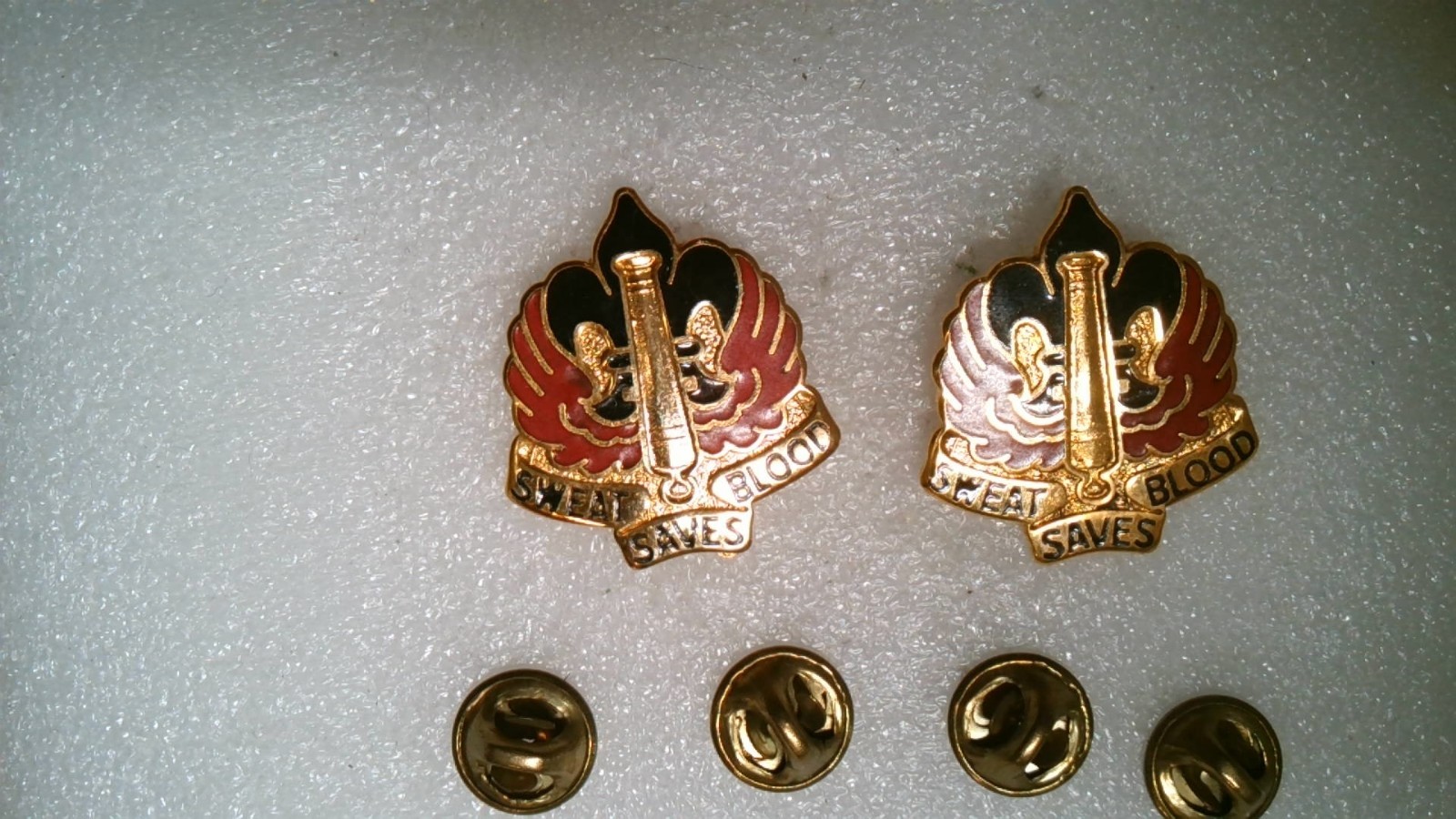 MILITARY INSIGNIA CREST SET OF 2 US ARMY 18TH FIELD ARTILLERY BRIGADE