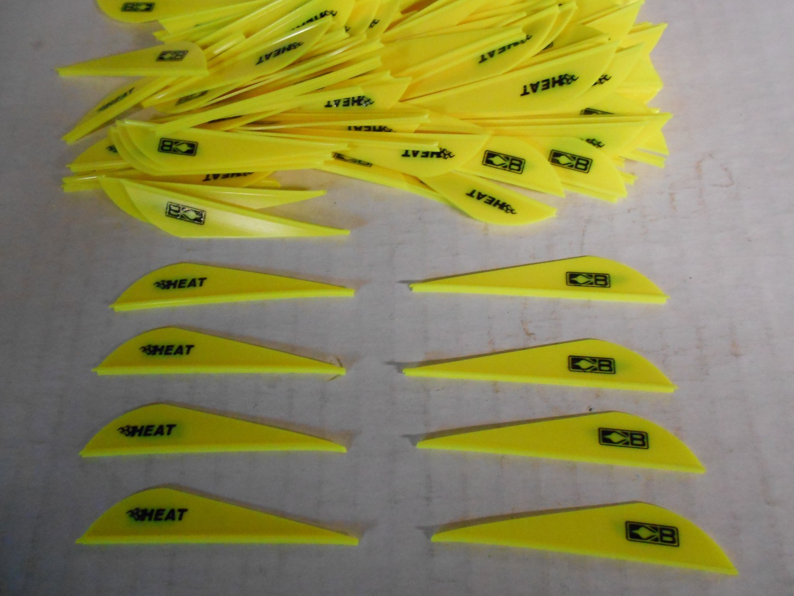 100 Bohning 2.5" HEAT Vanes! Neon Yellow Target 3D Hunting Arrow Accessory
