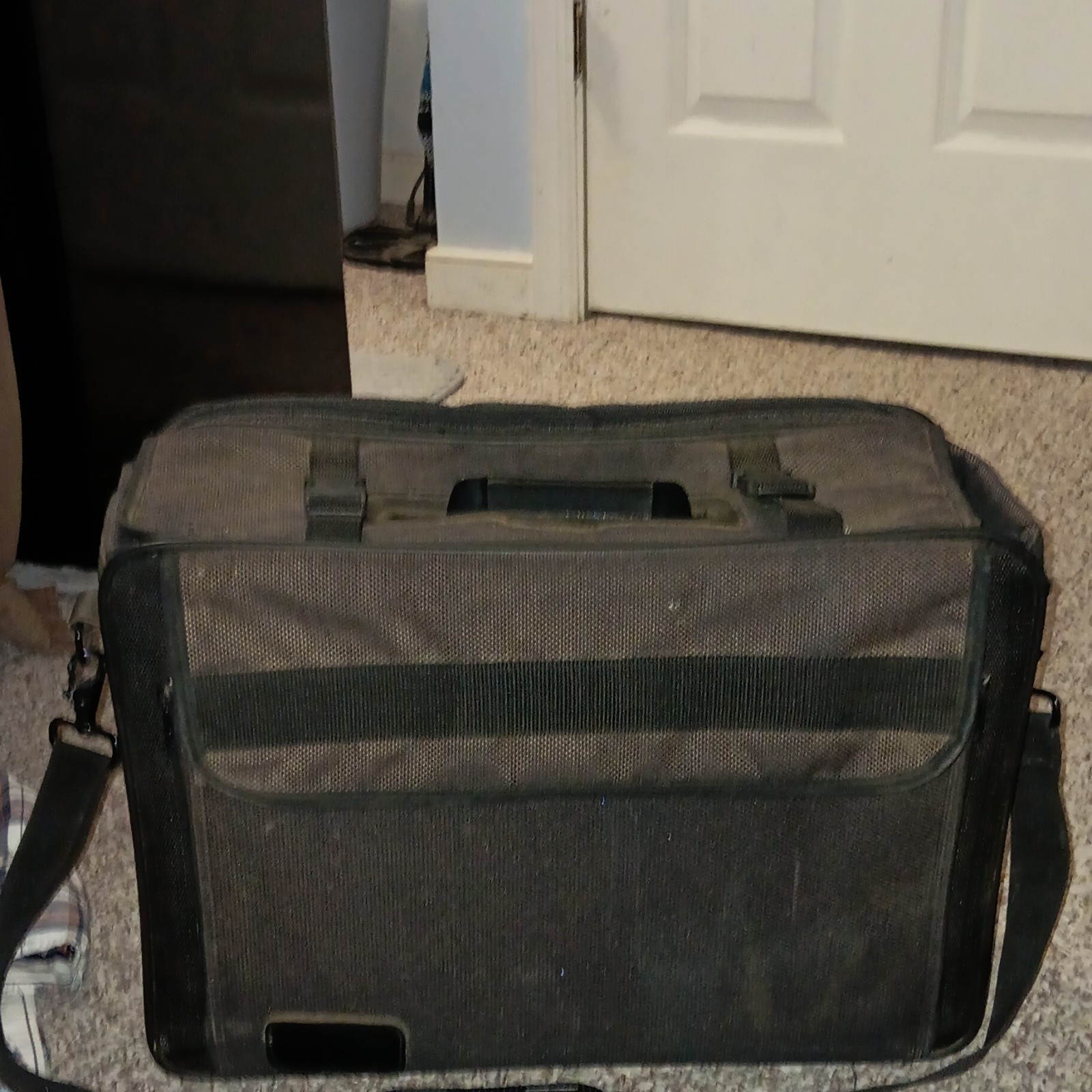 Stelco Padded Nylon Shoulder/Messenger Laptop Bag, Solid Black/Gray