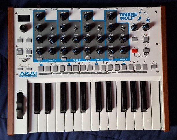 Akai Timbre Wolf 4 Voice Polyphonic Synth Analog Synth W/ Box and power Ex cond!