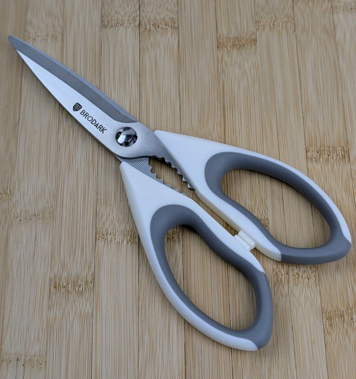 Brodark SHARK Series 8.75" Kitchen SHEARS, STAINLESS Blades, WHITE & GRAY Handle