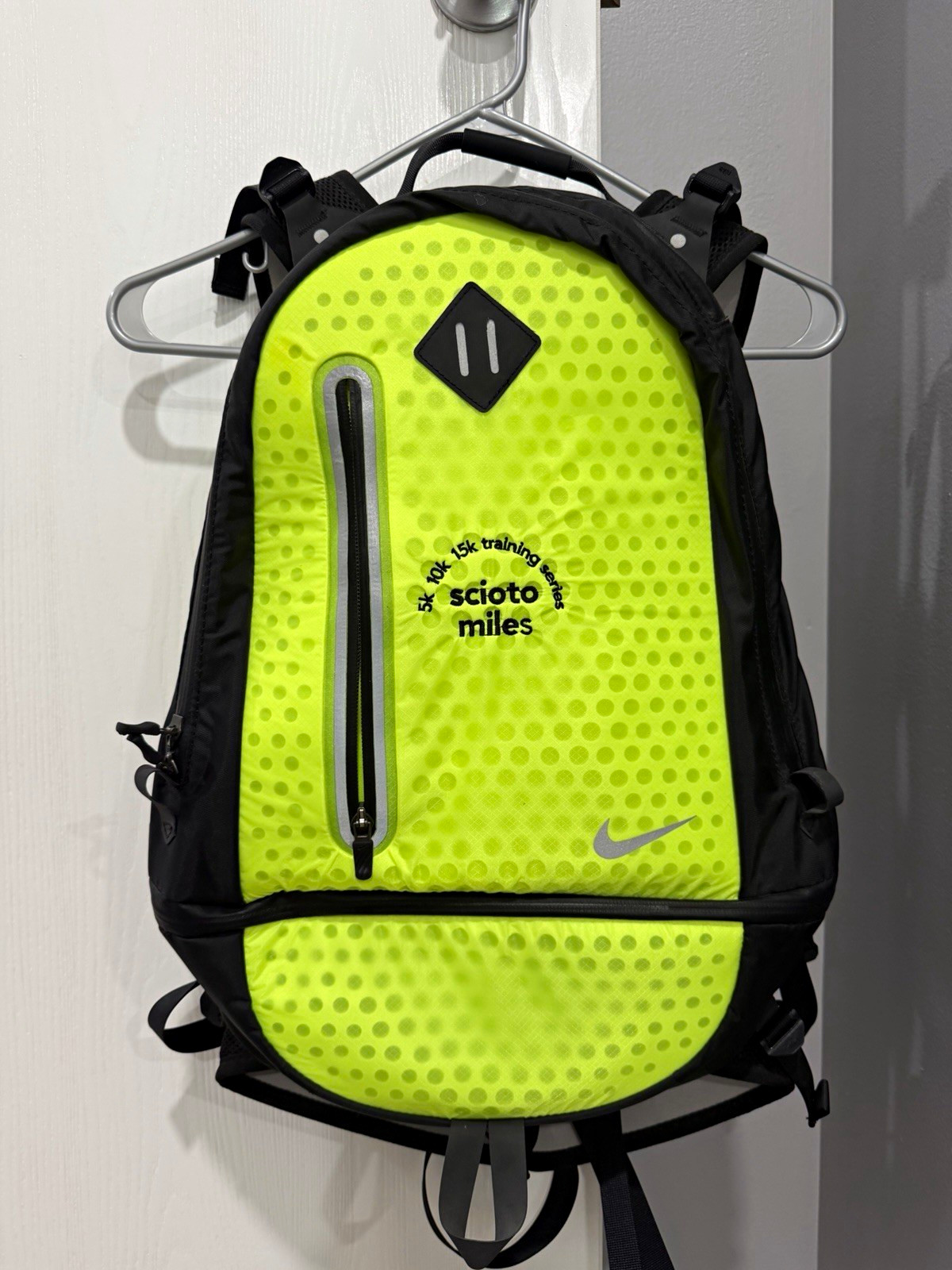 NWOT Nike Cheyenne Vapor Scioto Miles Running Backpack w/Built In Hood VOLT NEON