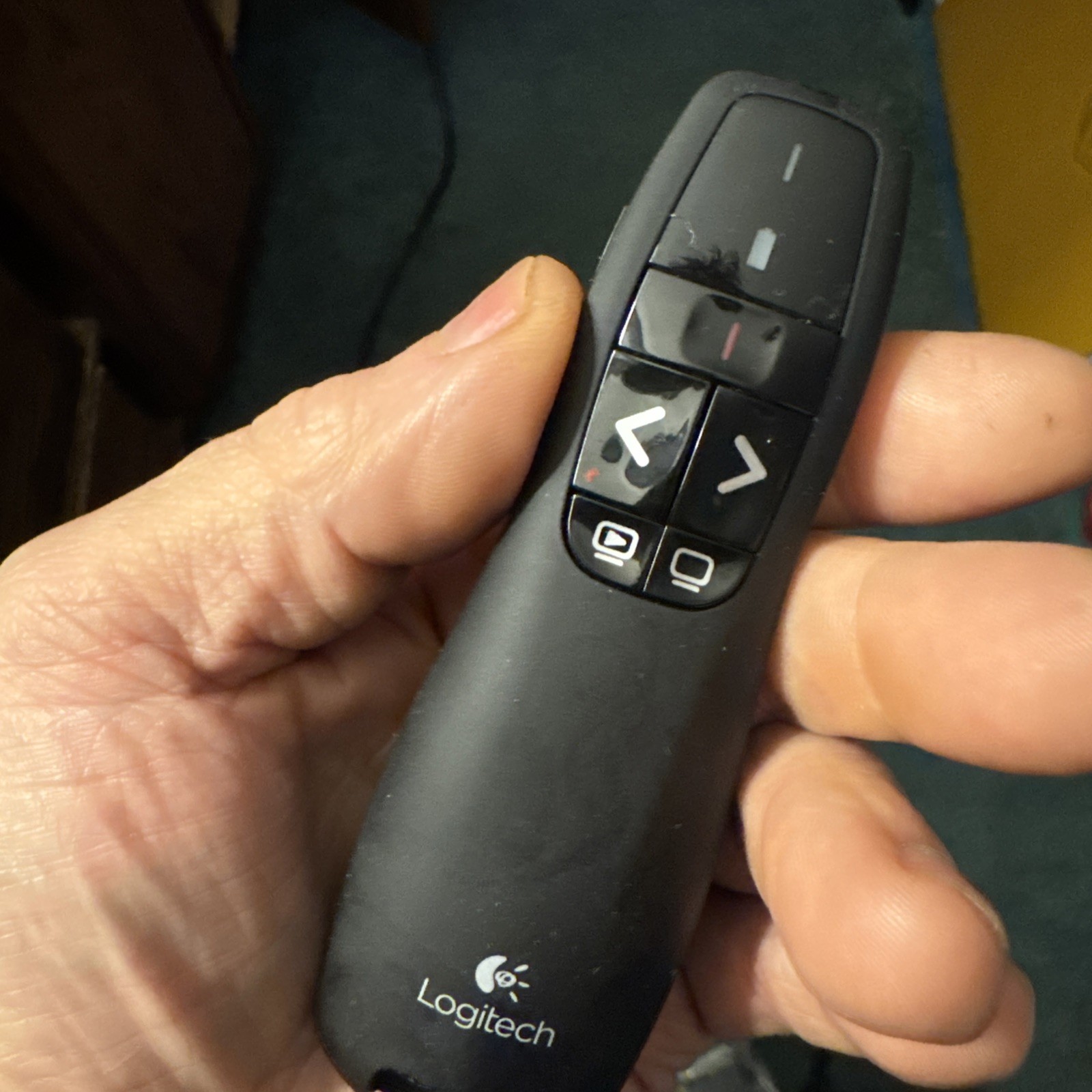 Logitech R400 Laser Presentation Remote/Mouse USB - Black w/ travel case