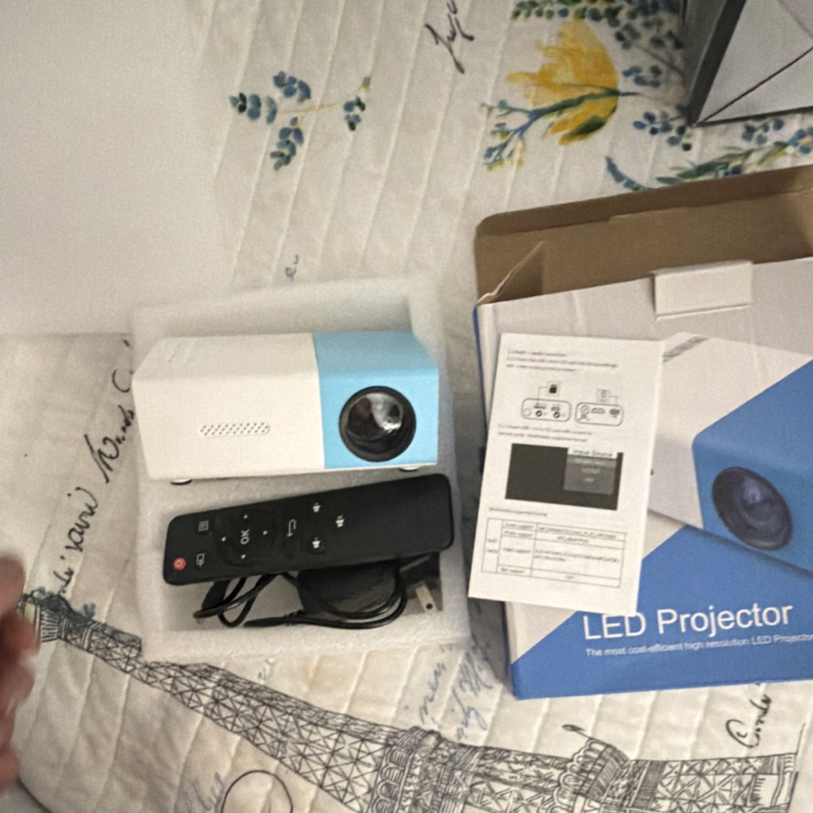 LED Projector LED Multimedia Projector Portable Mini White/Blue HDMI USB