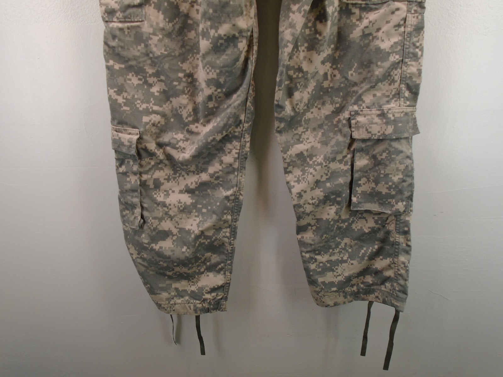 USGI US Army Combat Uniform ACU Rip Stop Pants Trousers Small Regular 2010 76-J