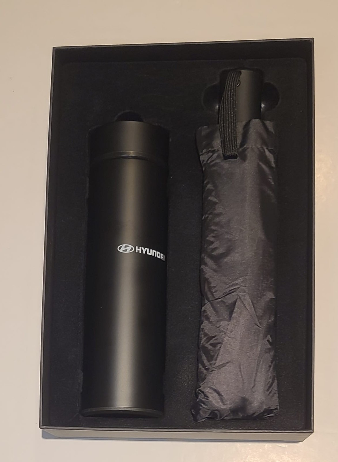 Hyundai Travel Flask and Umbrella 2 Piece Gift Set 500ml Insulated Bottle NEW