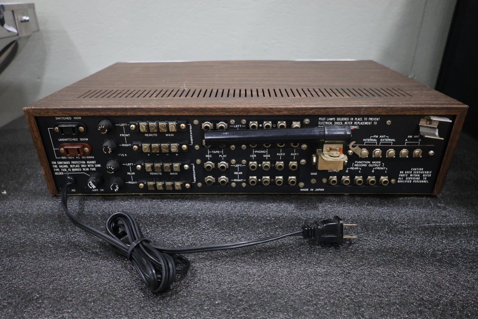 Lafayette Stereo Receiver Model LR-440 LIGHTS UP- Working