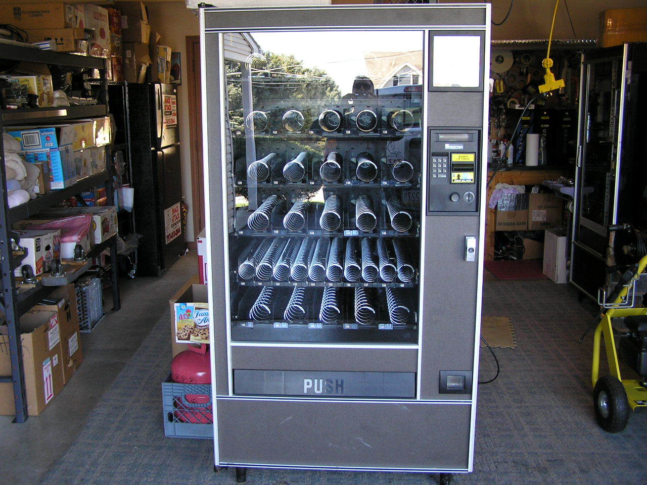 (2) (AP) AUTOMATIC PRODUCTS STUDIO & 122,123 SNACK MACHINE SPIRAL HUBS (White)