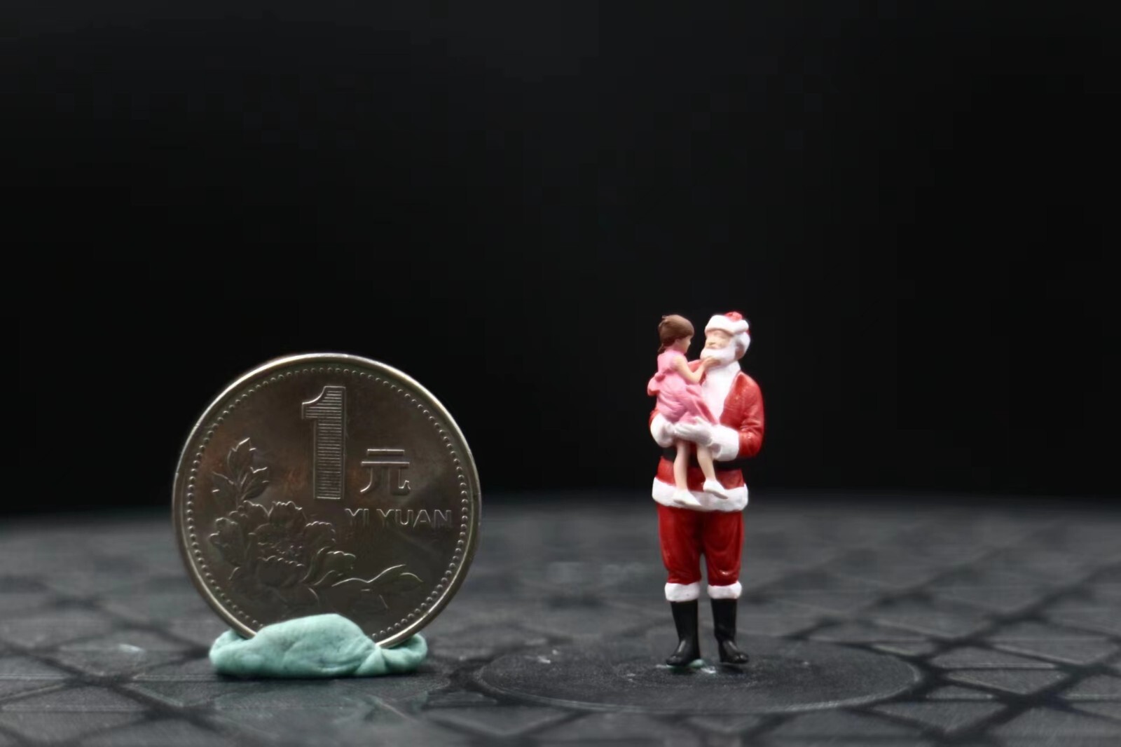 3D PRINT 1/64 figure christmas Santa Claus with kid  it 1:64 car street stand