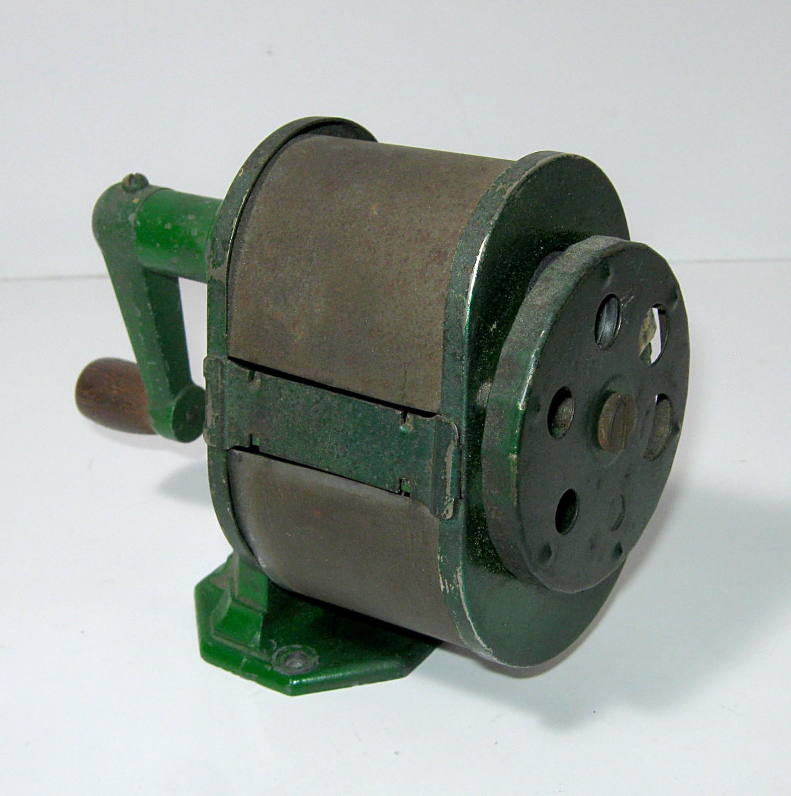 Vintage 1950/60s Wall Mount Pencil Sharpener