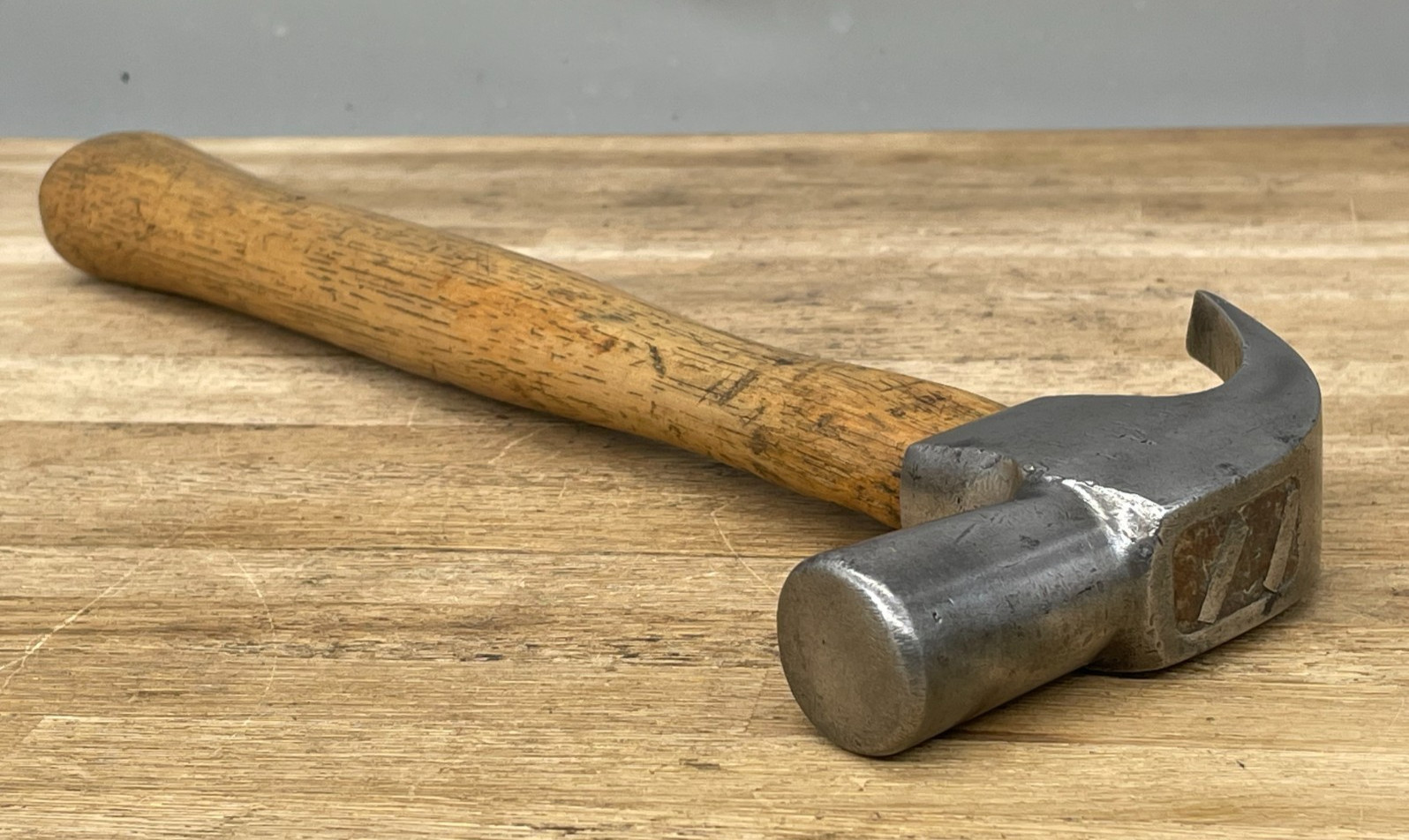 Vintage Branded 16oz Claw Hammer Nail puller Carpenter Woodworking Tool