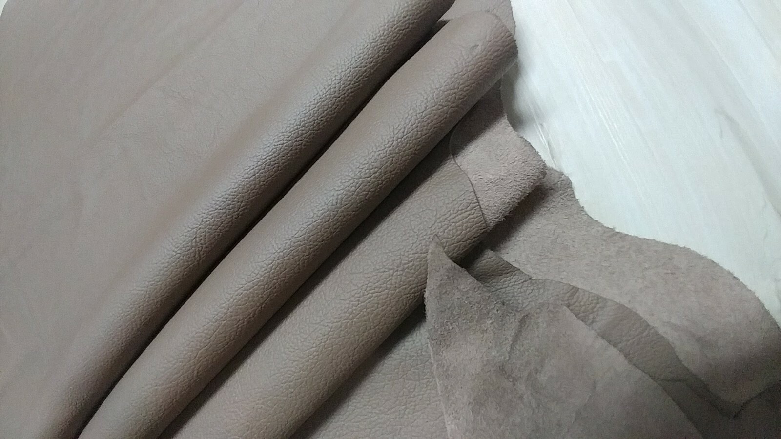 POISED TAUPE BROWN LEATHER COWHIDE FULL HIDE 3/4 oz SOFT TOP GRAIN #3501