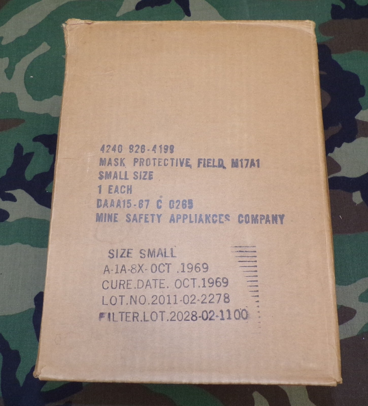 Original Vietnam War dated US Army Small M17A1 Gas Mask & Bag Sealed 1967 (NIB)