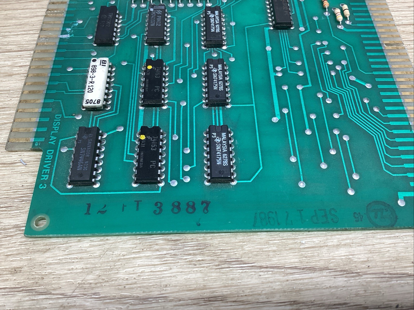Universal Instruments Display Driver 3 - 41073001 REV. A PCB #814L25