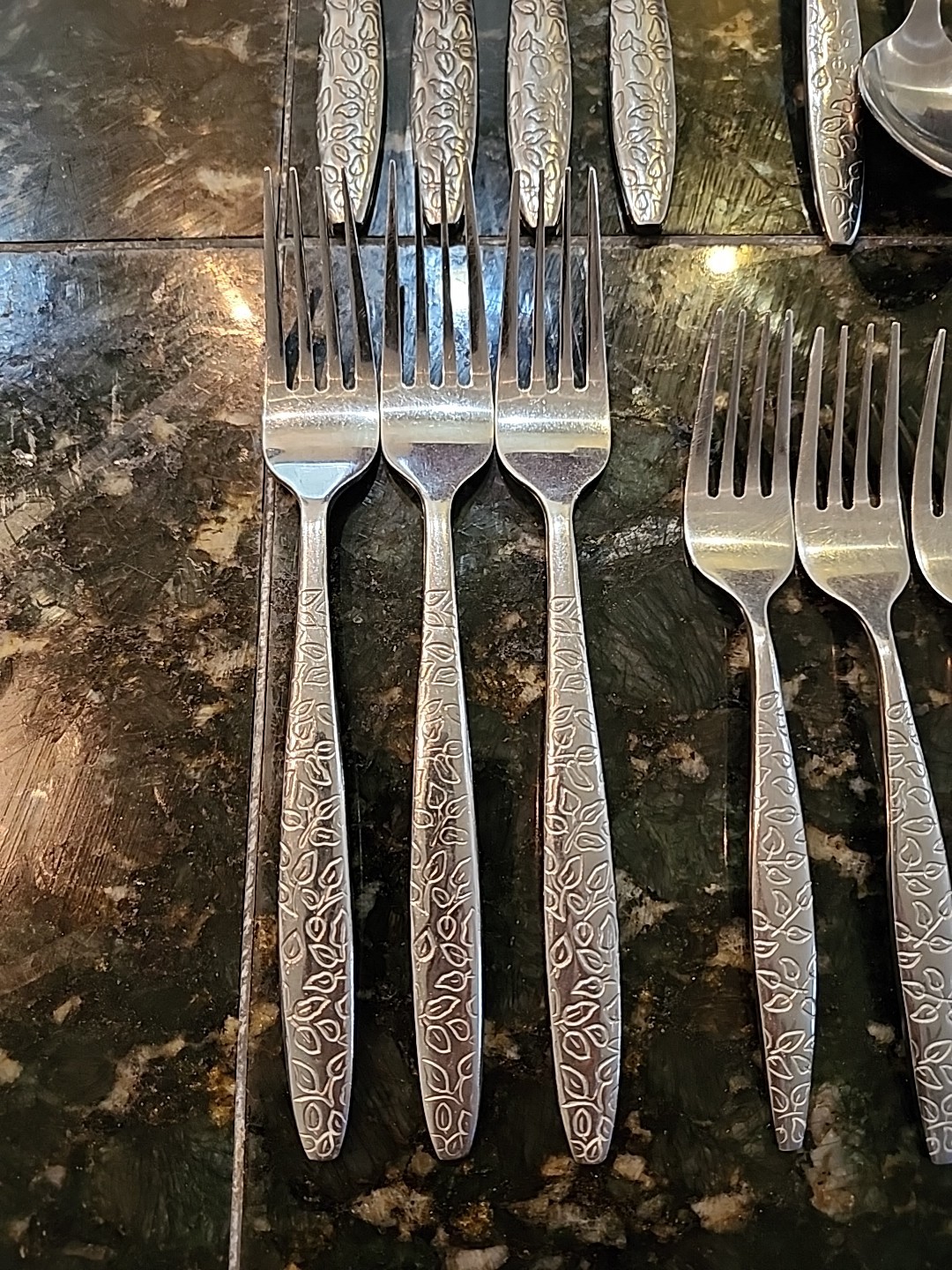 JC PENNY JPF20 Flatware Set Stainless Leaf Pattern 14 Pc.