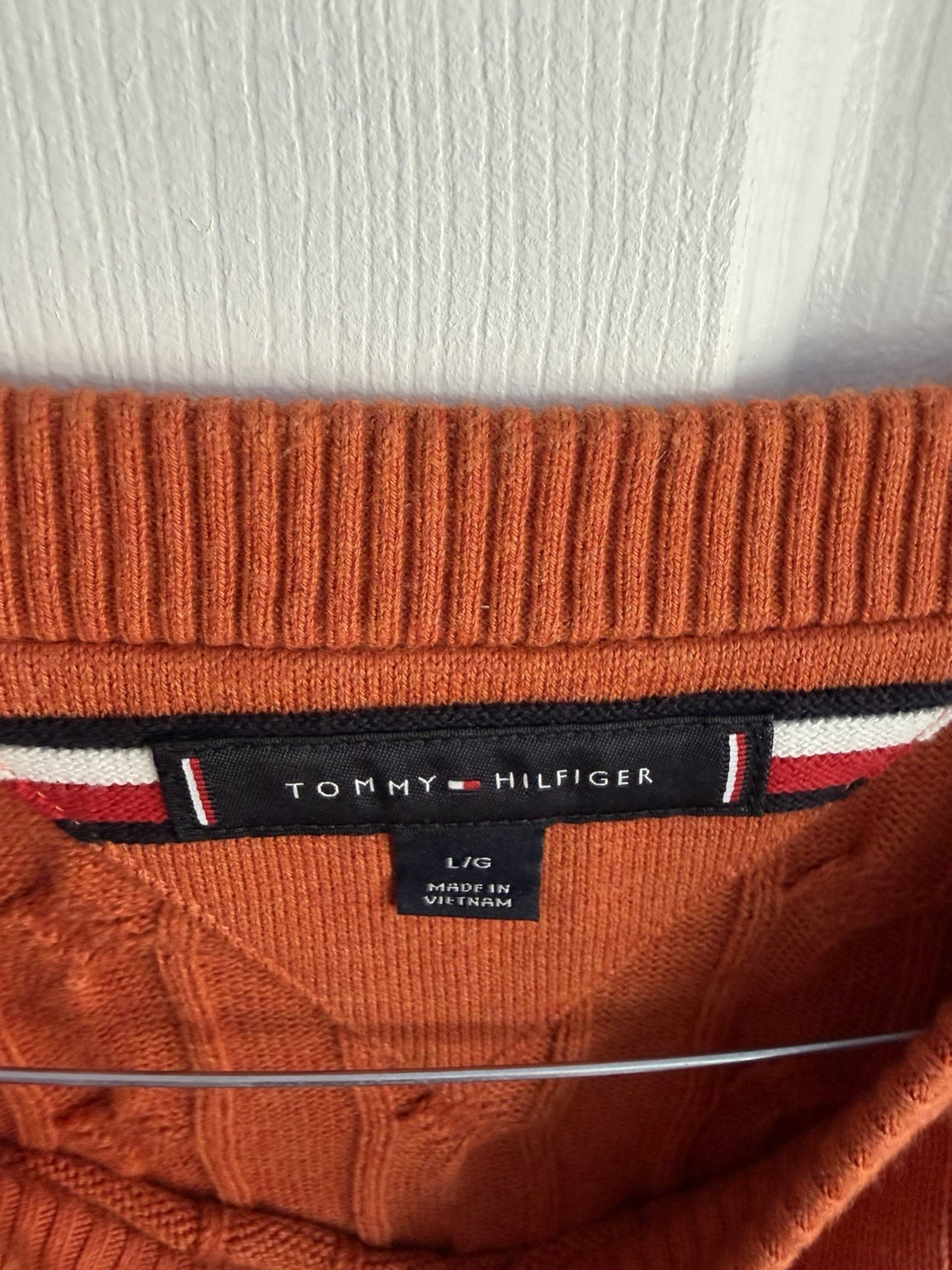 Tommy Hilfiger Sweater Large Burnt Orange Sharp Excellent condition w/ Logo
