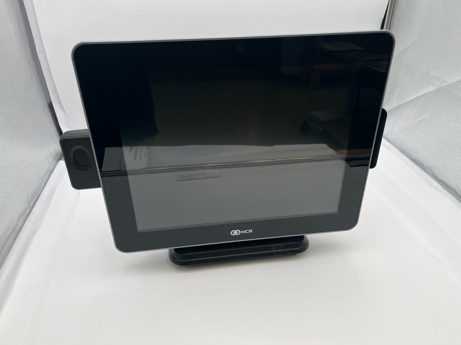 NCR P1535 Touch Screen POS 15"  7761-3100-0137 3160@1.6GHZ 8GB RAM 120G SCANNER