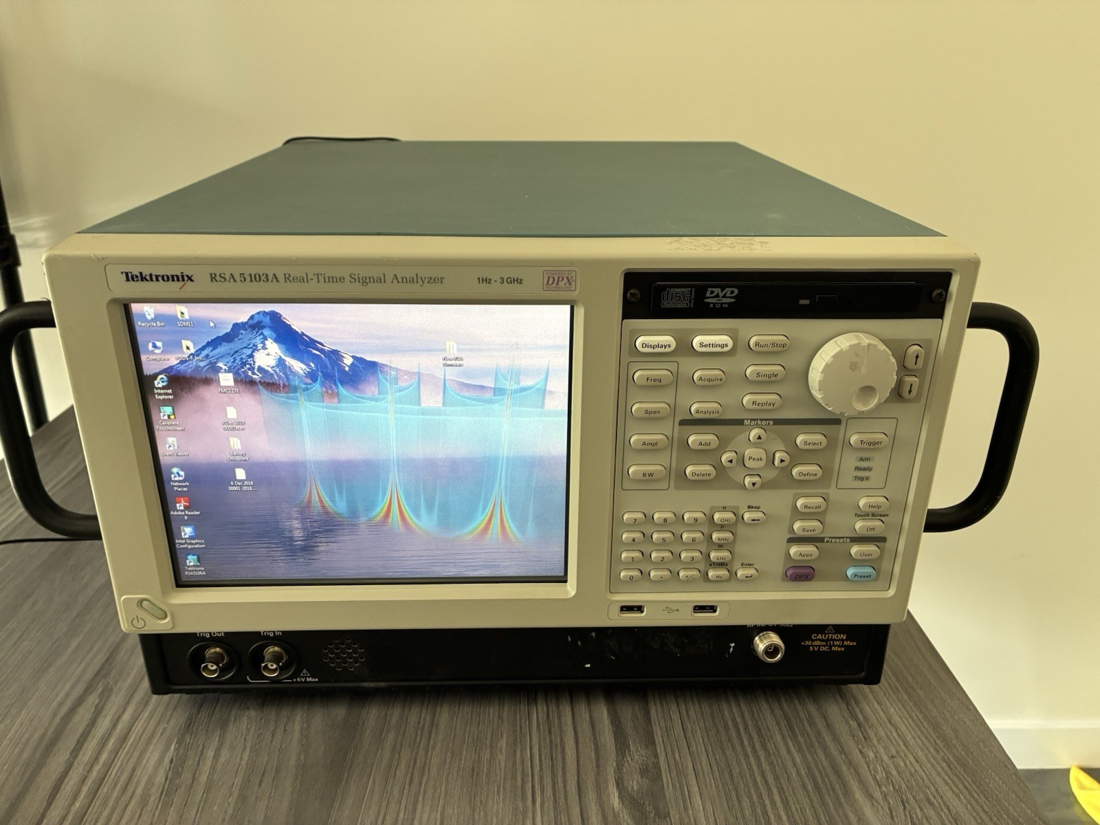 Tektronix RSA5103A Real-Time Signal Analyzer 1Hz–3GHz DPX  SSD! Opt 57 200 5040