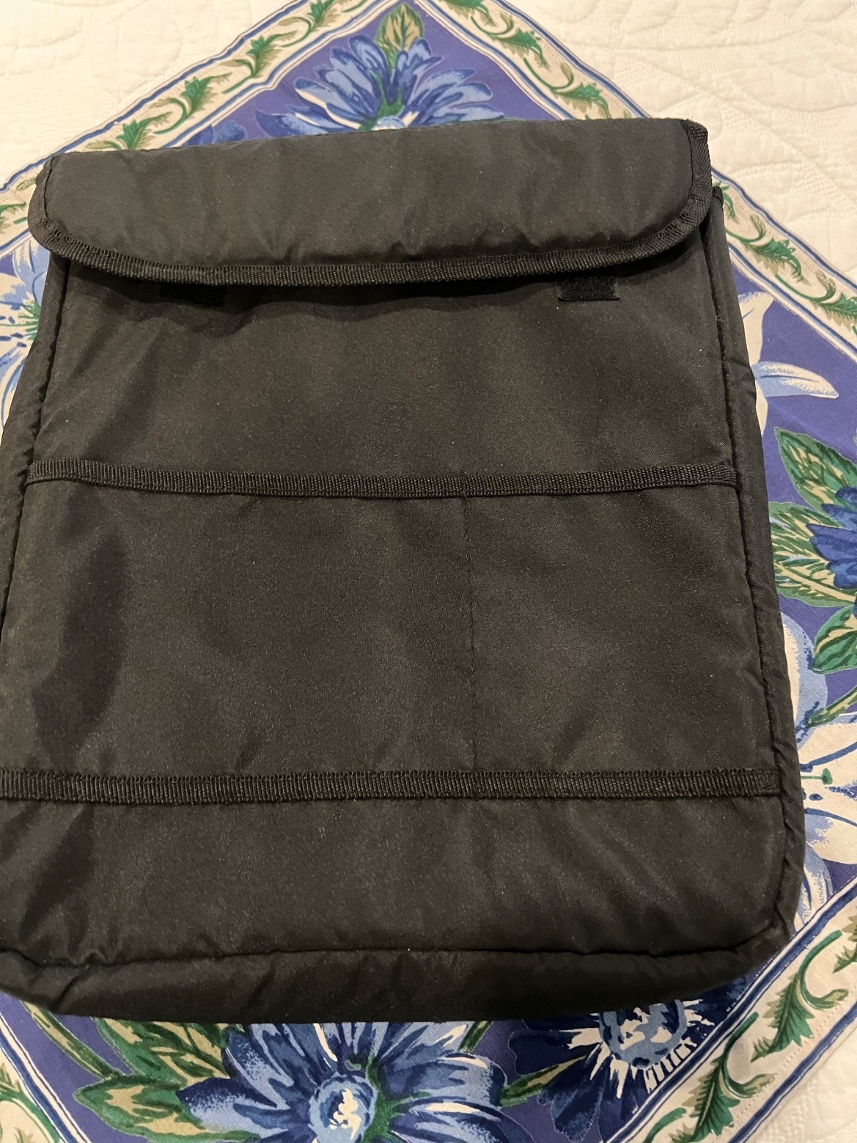 Padded laptop or tablet holder, 11 x 13.5 x 2.75", Preowned, Excellent Condition