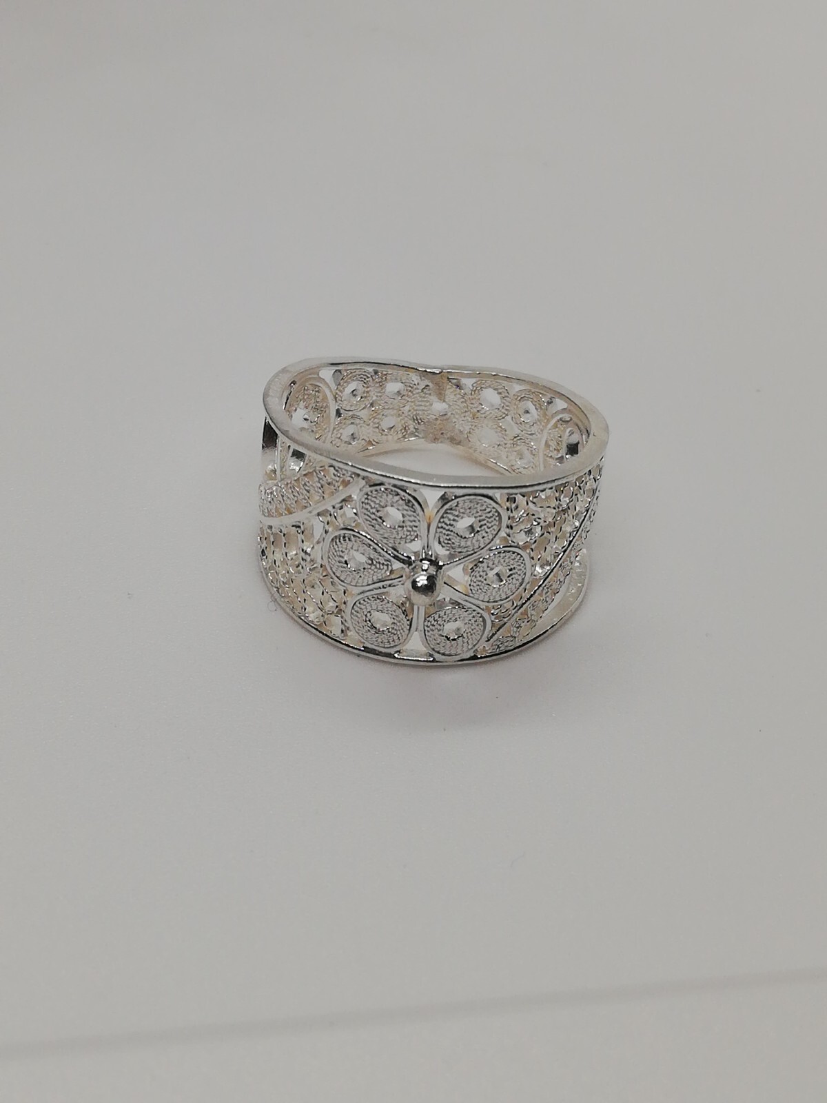 . 970 Solid Silver Women's Ring Size 8 Filigree New.