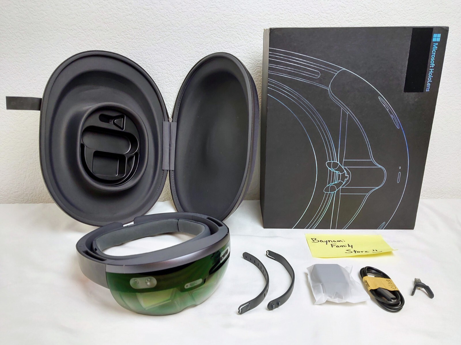Microsoft HoloLens Developer Edition 1st Generation & Case - Excellent Condition