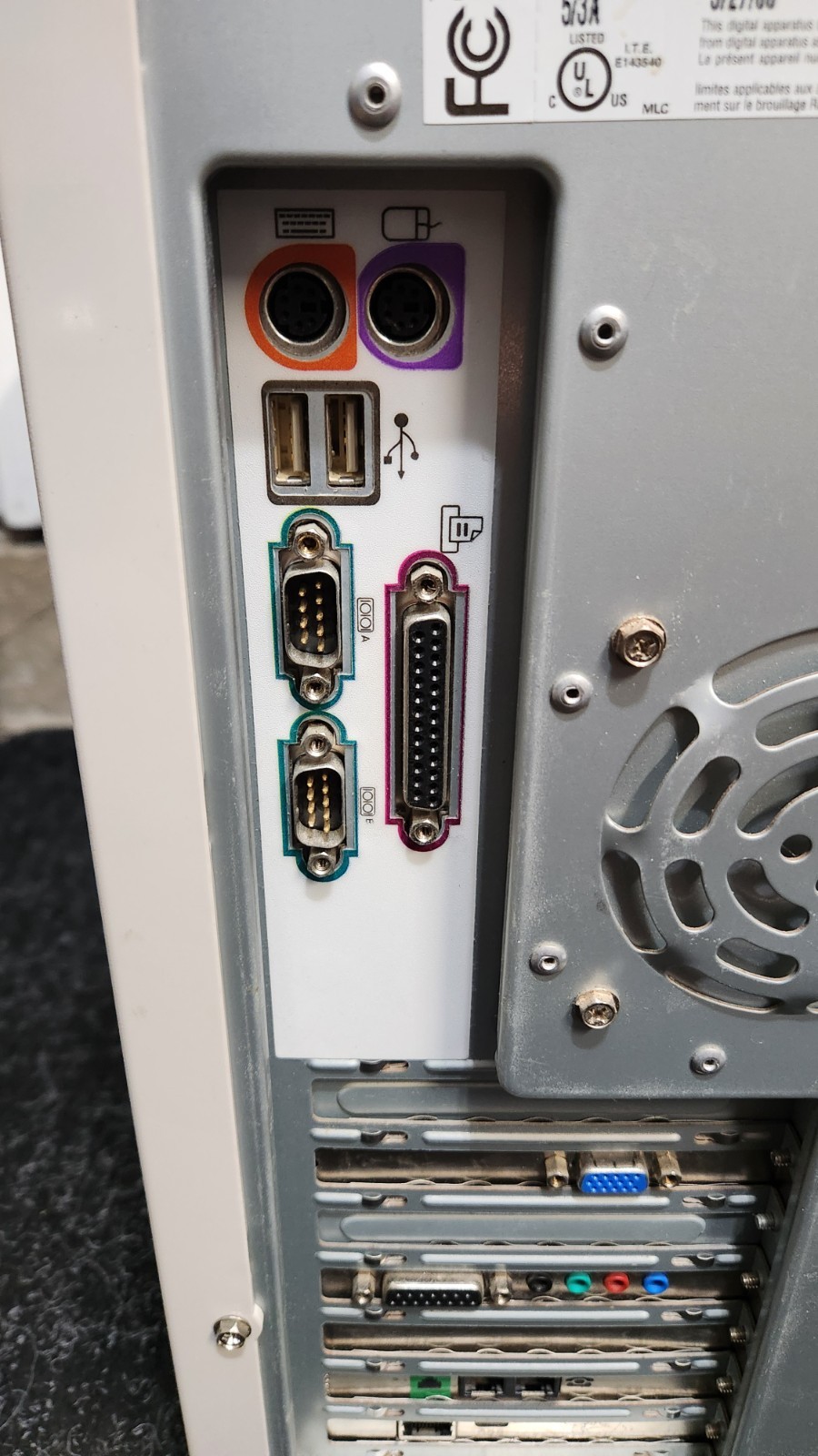 Gateway LP Mini Tower TB3 Performance 650 Computer Pentium III TESTED Win XP