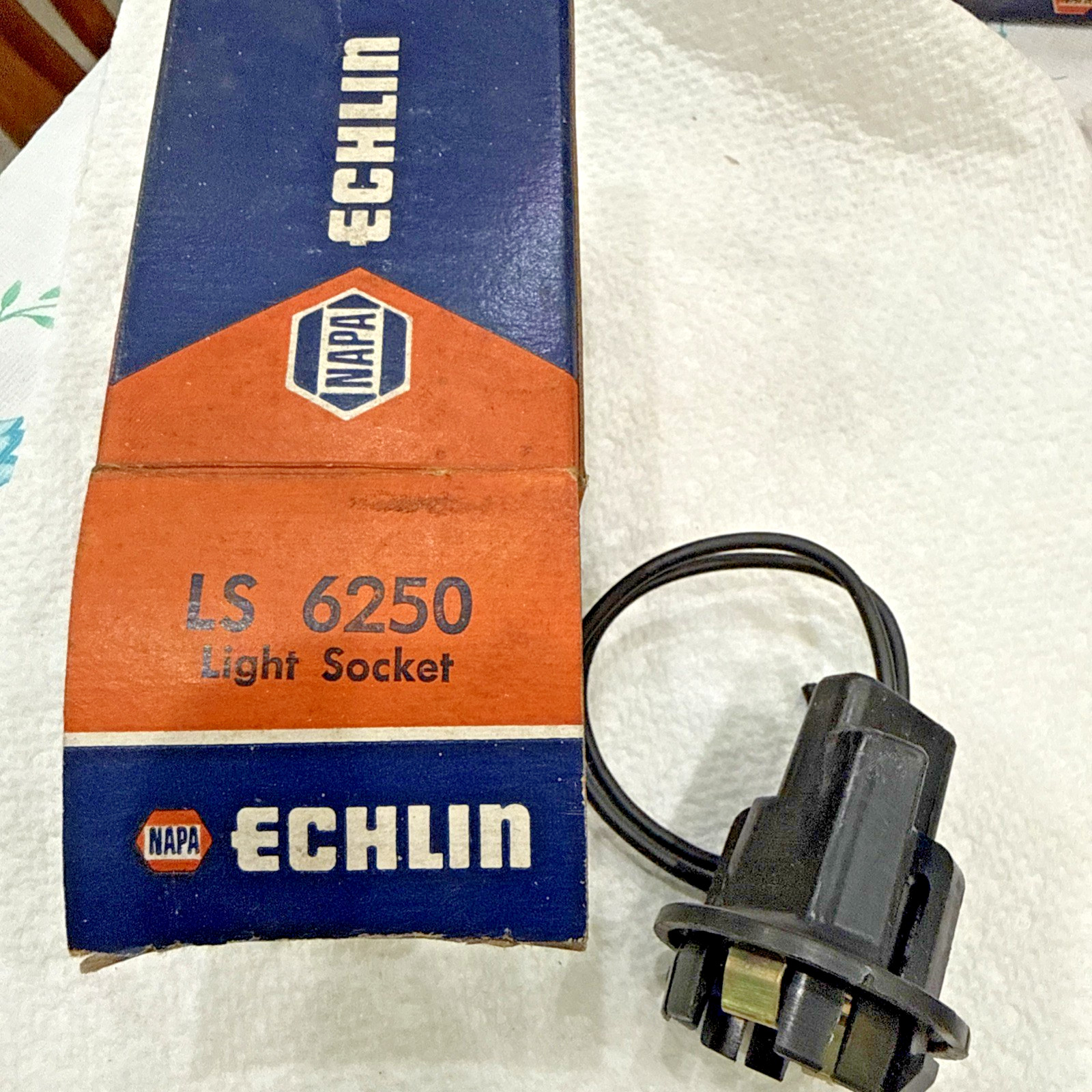 Napa Echlin LS 6250 Light Socket new old stock