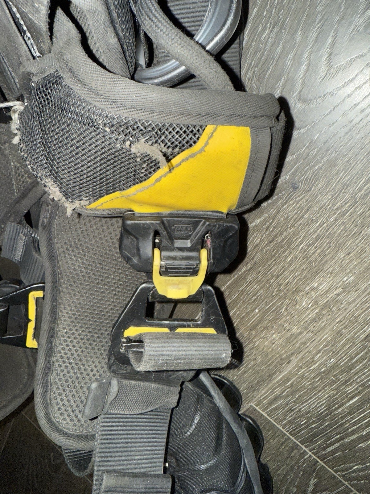 *** Reduced Price *** Petzl VOLT Full Body Fall Arrest Harness