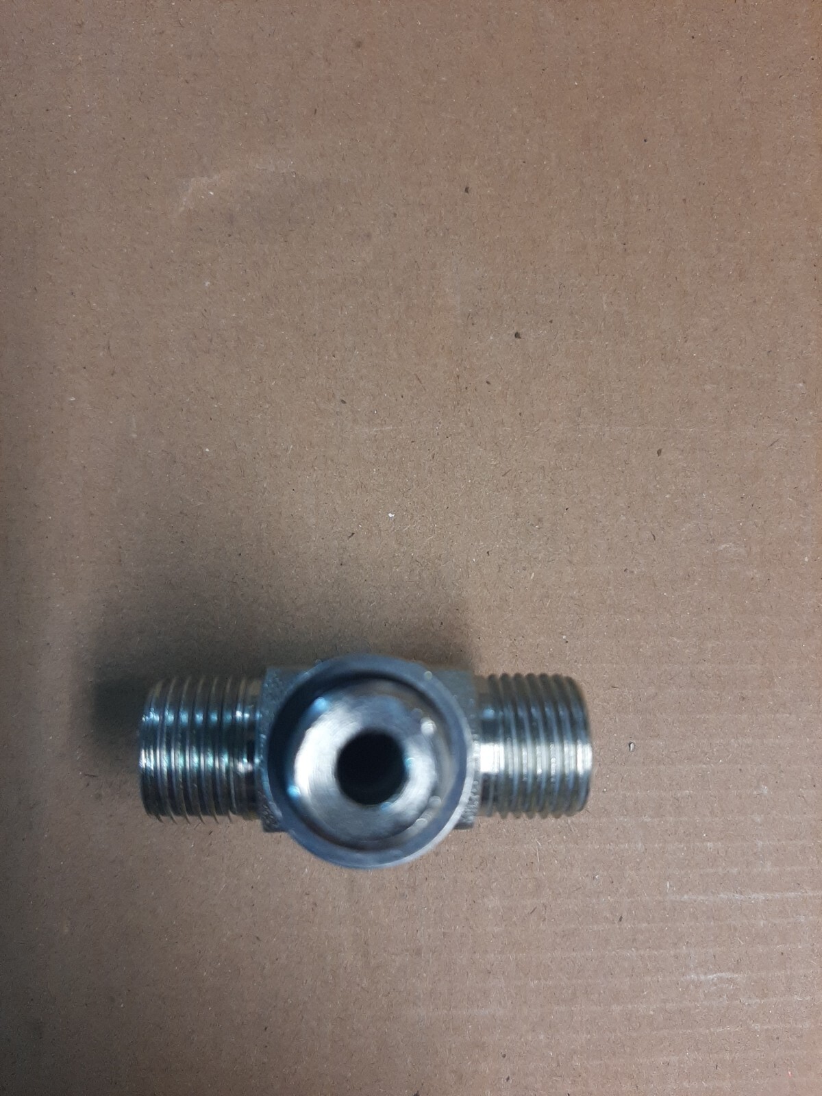 John Deere 38H5147 Hydraulic Fitting