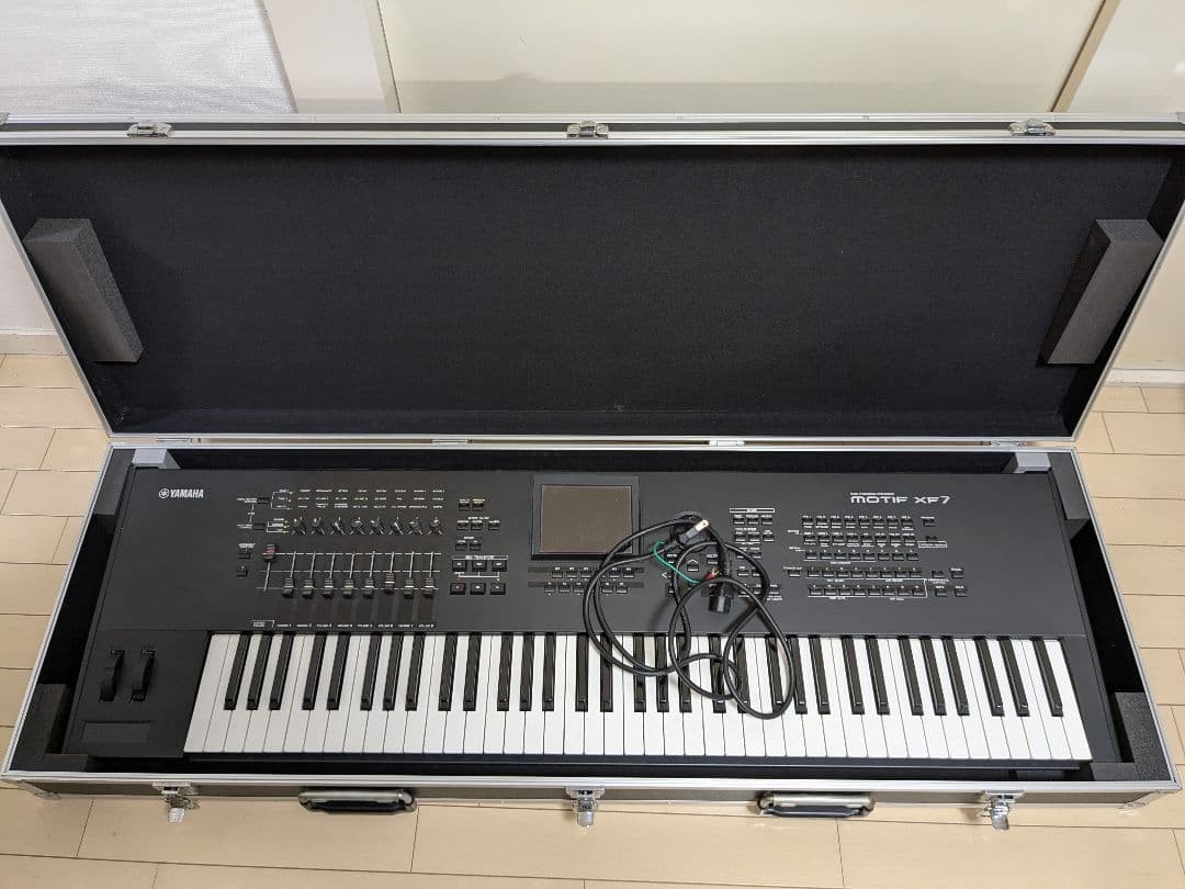 Yamaha Motif XF7 76 Key Synthesizer keyboard