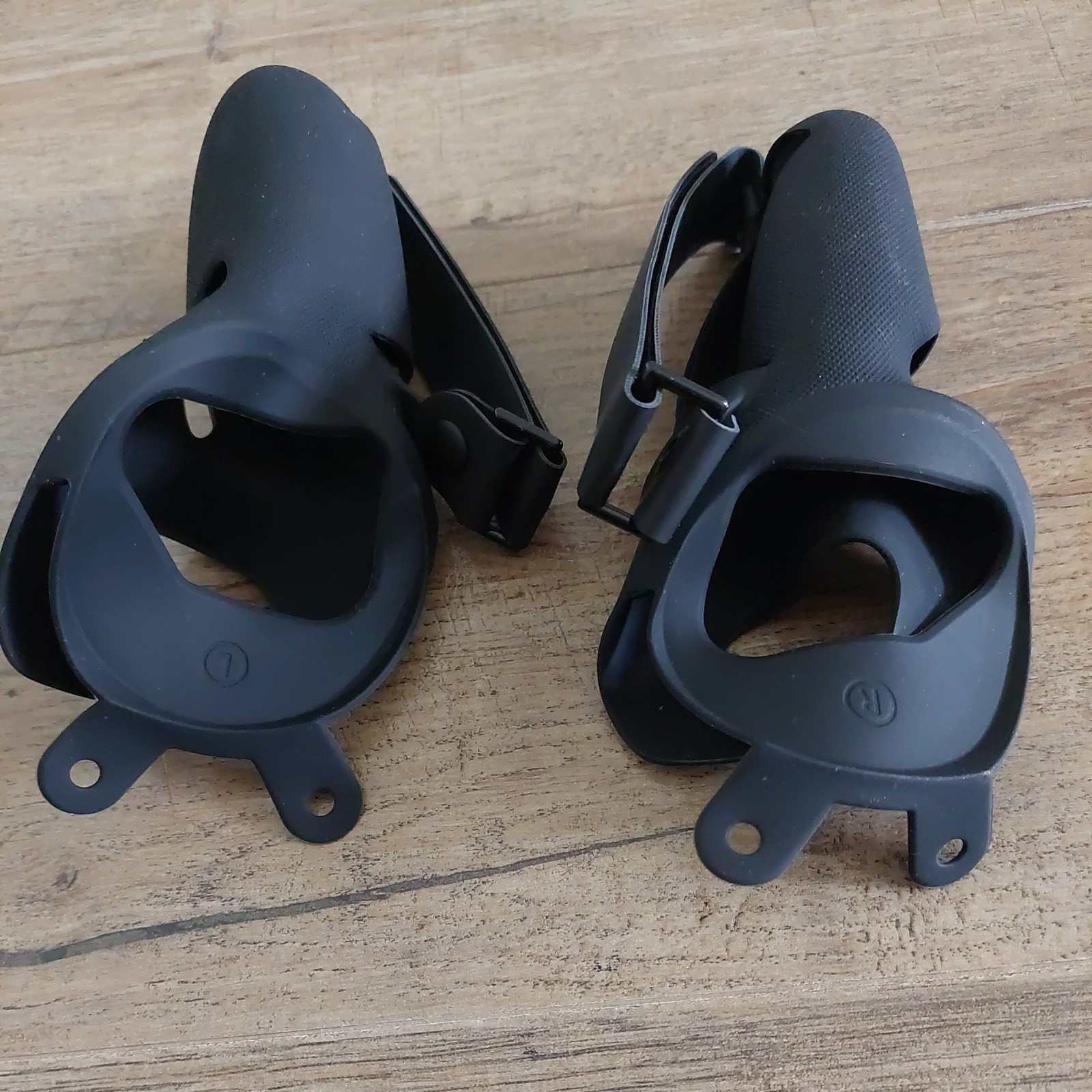 Kiwi Design Oculus Quest 2 Controller Grip Cover Set
