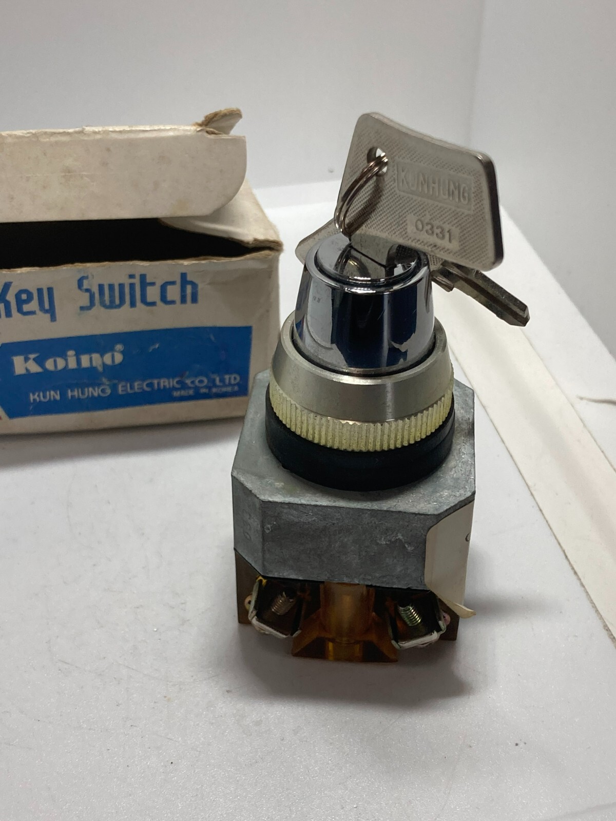 KOINO KH-3025-3 SELECTOR SWITCH KEYED 3-POSITION MAINTAINED 250VAC 6A NIB