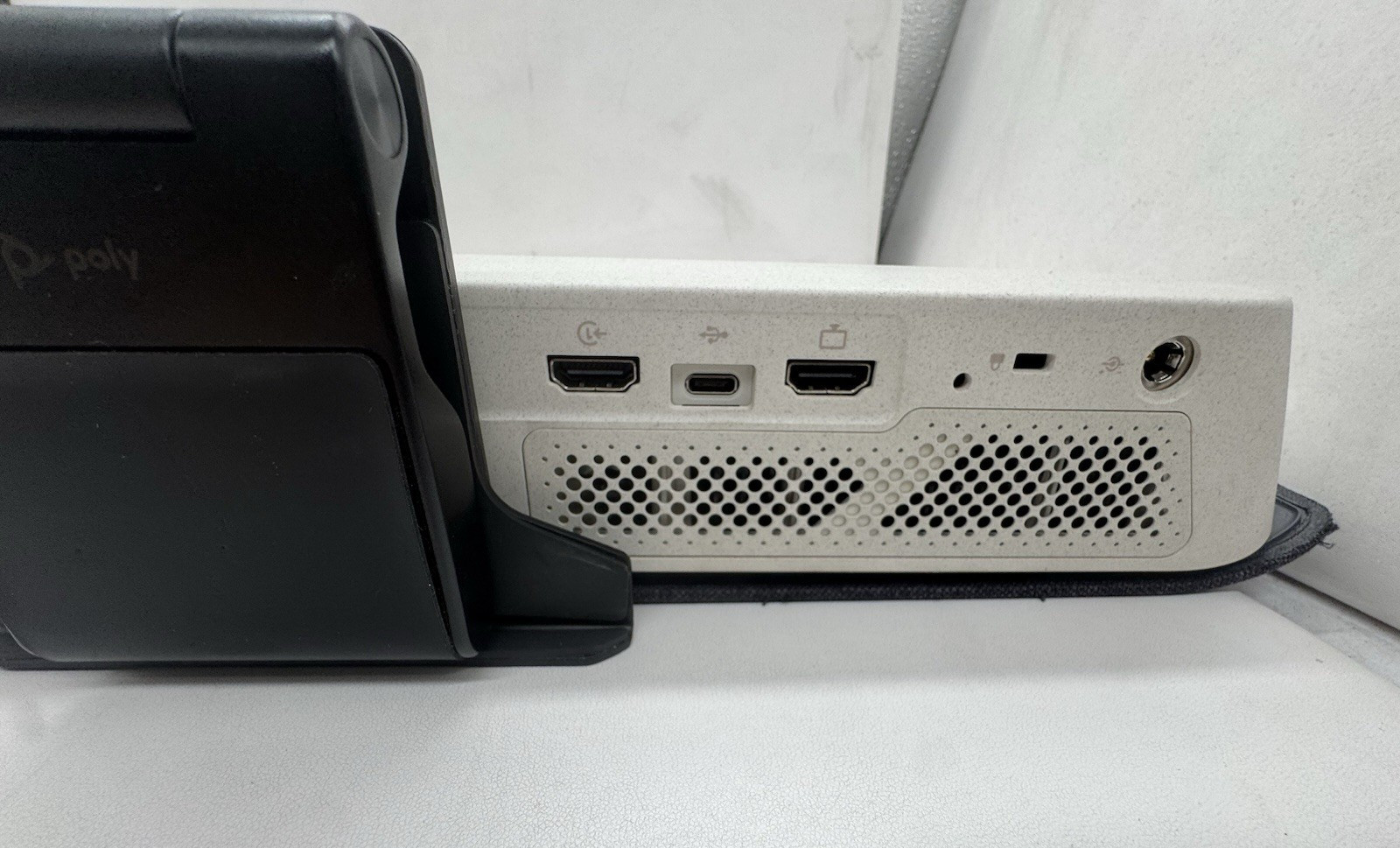 Polycom Poly Studio X30 4K Video Conference Camera & Audio Bar 2201-85930-001