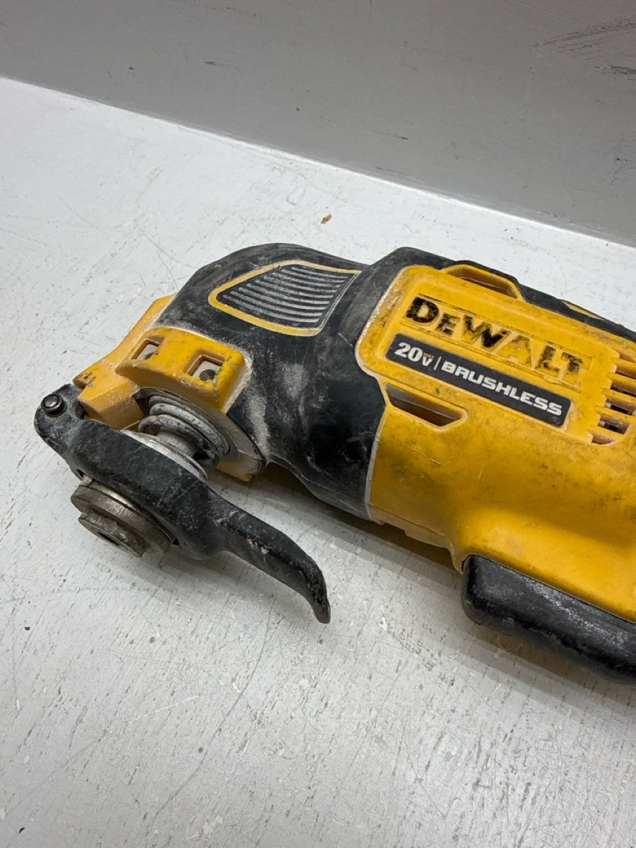 DEWALT DCS354 20V Max Atomic Oscillating Multi-Tool with 2Ah Battery Bundle