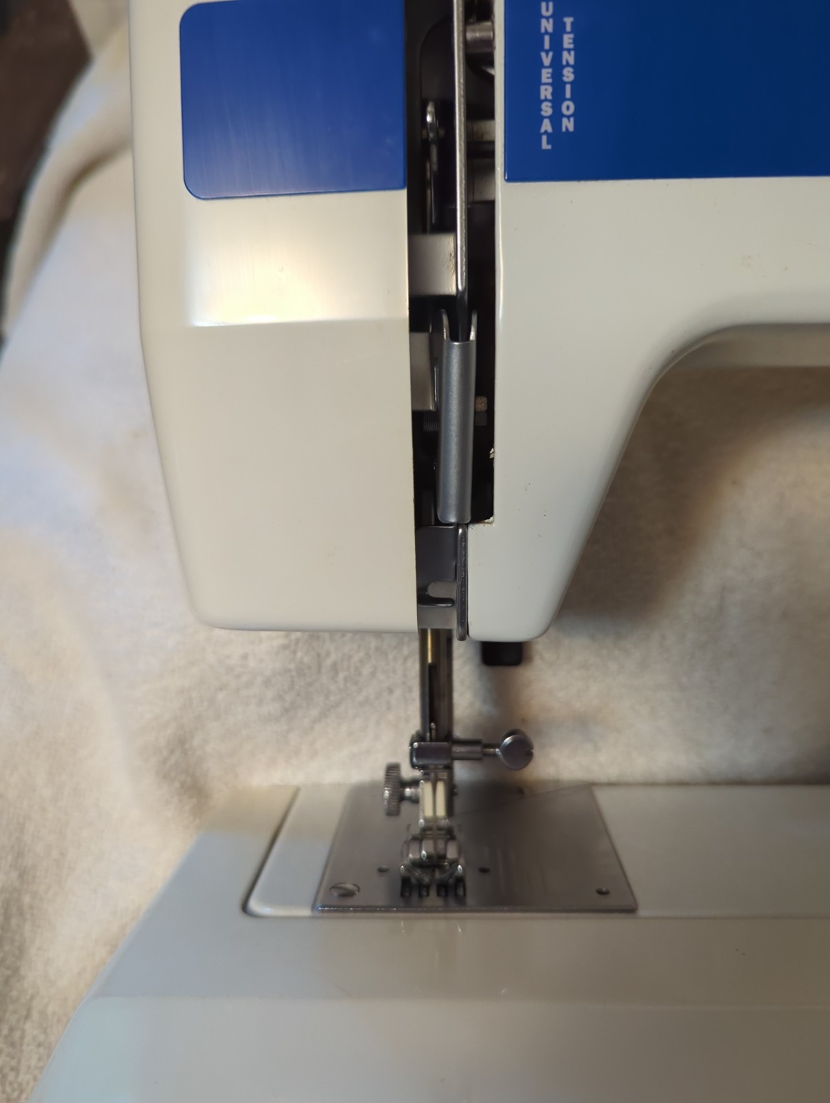 White heavy duty sewing machine, Model NO: 1766 Pre-owned Tested