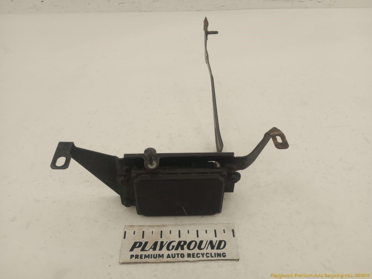 Lincoln MKT Distance Cruise Control Radar Sensor With Bracket Fits 2013 13