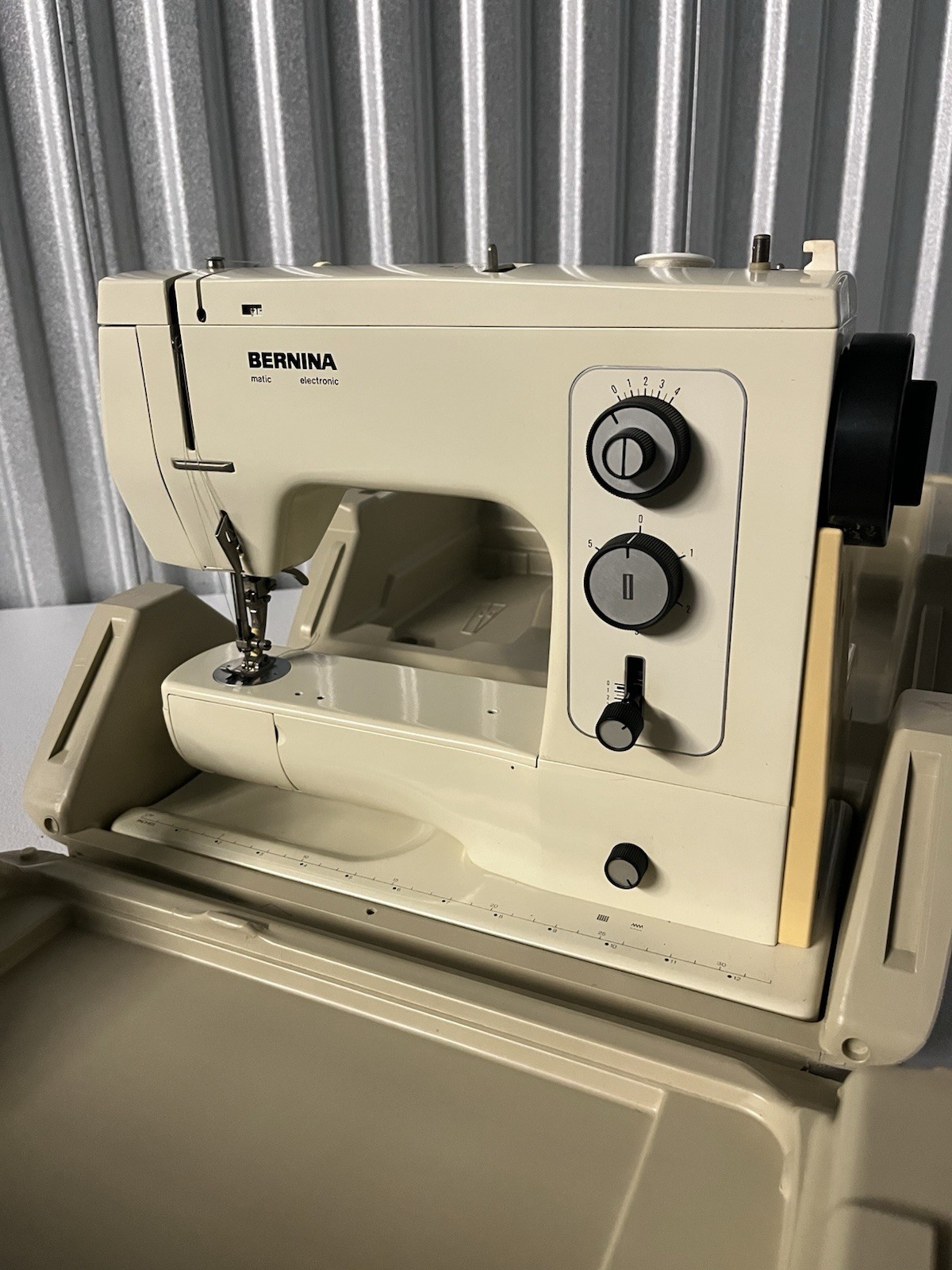 Vtg Bernina Matic 801 Sewing Machine W/ Foot Pedal & Case