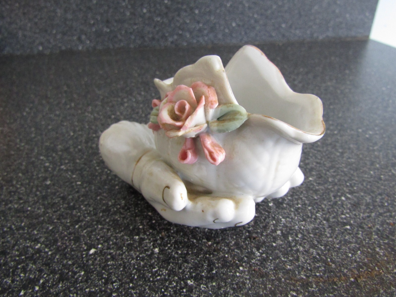 Vintage Porcelain Hands hold Rose Trinket Box ~ 4.0" x 2 7/8"