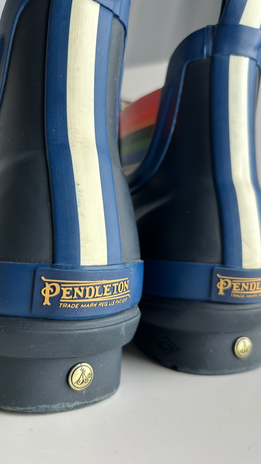 Pendleton Crater Lake National Park Shoes Size 9