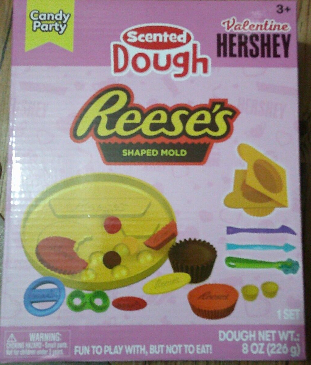 NEW VALENTINE Hershey REESES Scented & shaped mold Dough kit & tools